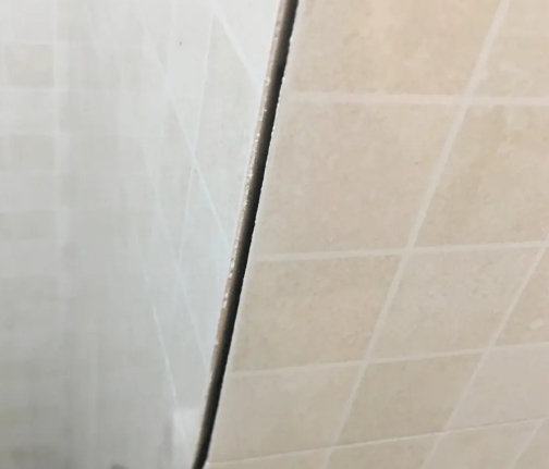 泽库瓷砖空鼓维修公司分享阳台瓷砖脱落的修复过程可以分为以下几个步骤
