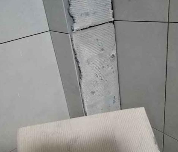泽库瓷砖空鼓维修公司分享下厨房瓷砖脱落的补救措施。